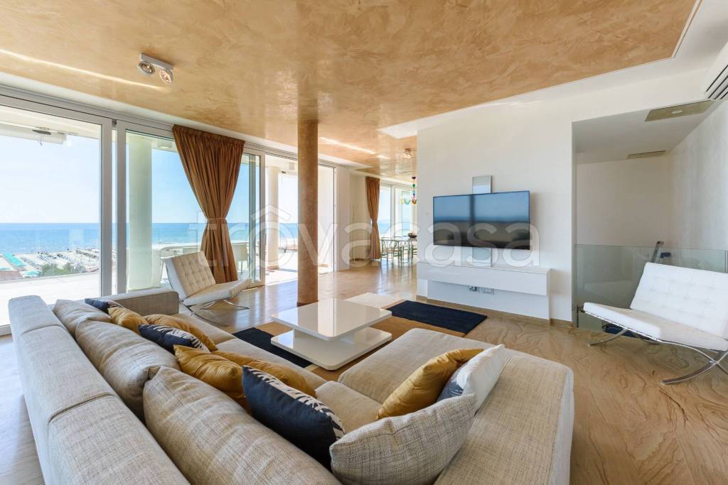 appartamento in vendita a Camaiore in zona Lido di Camaiore