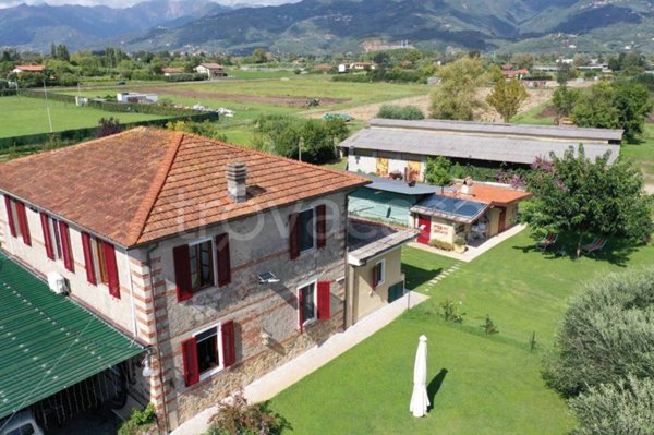 casa indipendente in vendita a Camaiore in zona Capezzano Pianore