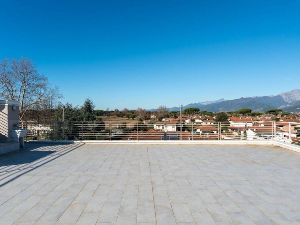 appartamento in vendita a Camaiore in zona Lido di Camaiore