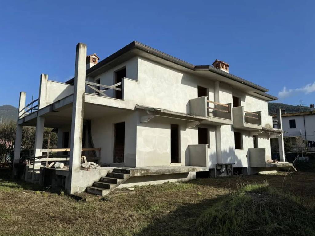 casa indipendente in vendita a Camaiore in zona Capezzano Pianore