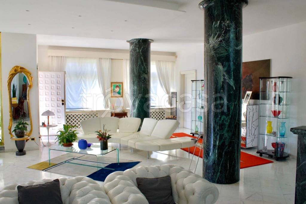 casa indipendente in vendita a Camaiore in zona Lido di Camaiore