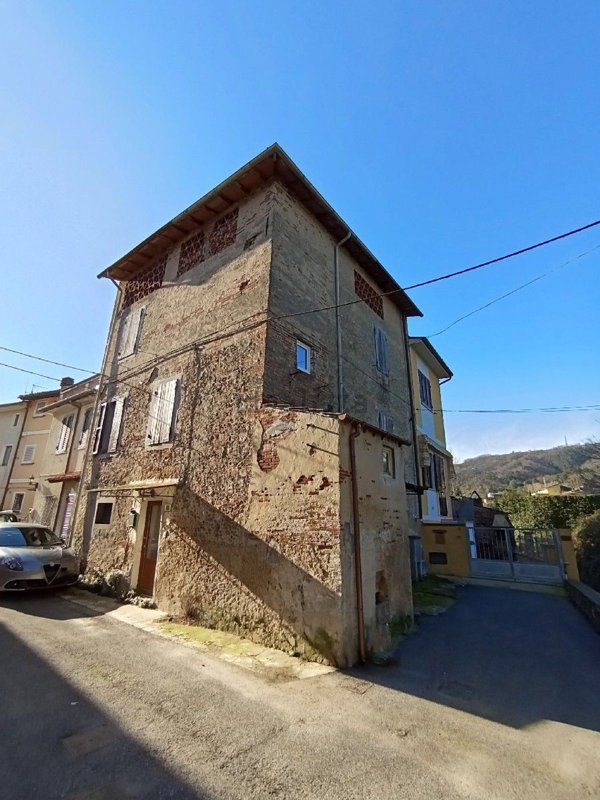 casale in vendita a Camaiore