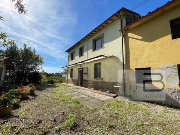 casa indipendente in vendita a Camaiore in zona Capezzano Pianore