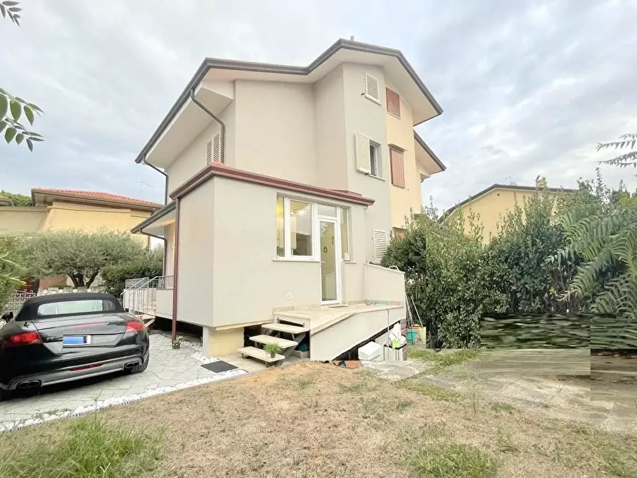 casa indipendente in vendita a Camaiore in zona Lido di Camaiore