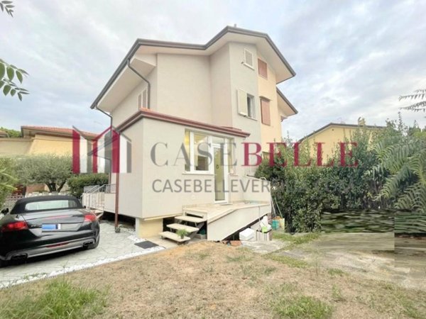 casa indipendente in vendita a Camaiore