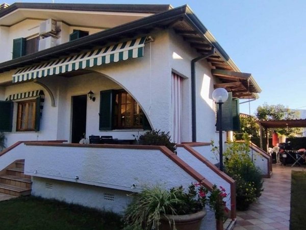 casa indipendente in vendita a Camaiore in zona Lido di Camaiore