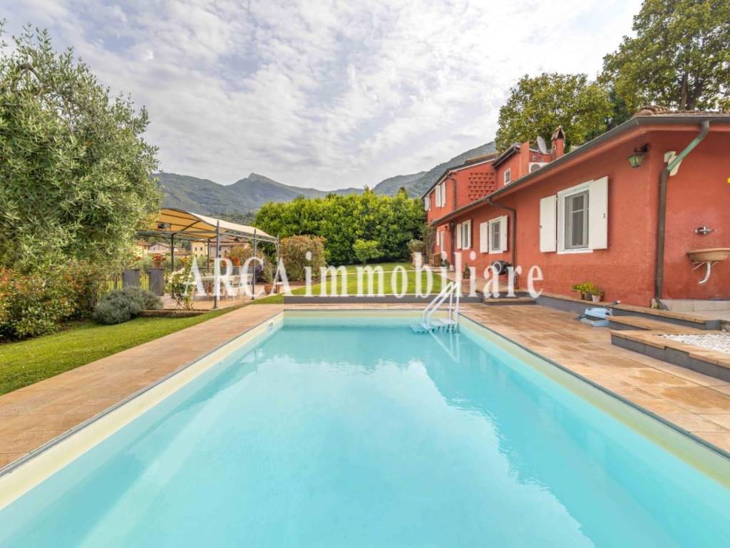 casale in vendita a Camaiore