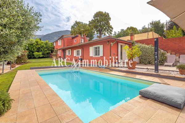 casale in vendita a Camaiore