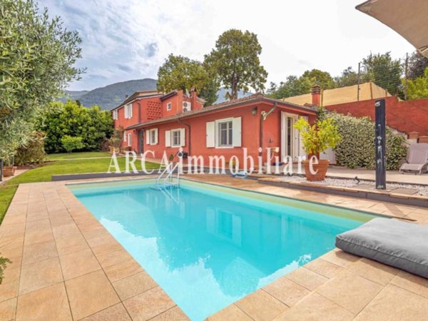 casa indipendente in vendita a Camaiore