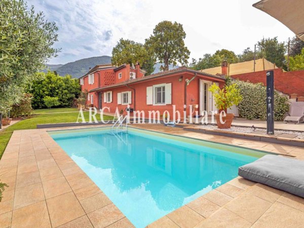 casale in vendita a Camaiore