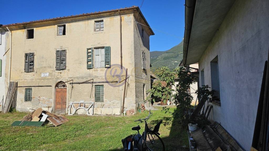 casa indipendente in vendita a Camaiore
