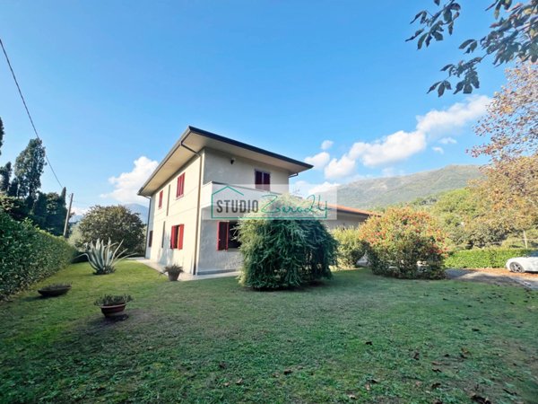 casa indipendente in vendita a Camaiore in zona Pontemazzori