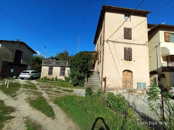 casa indipendente in vendita a Camaiore