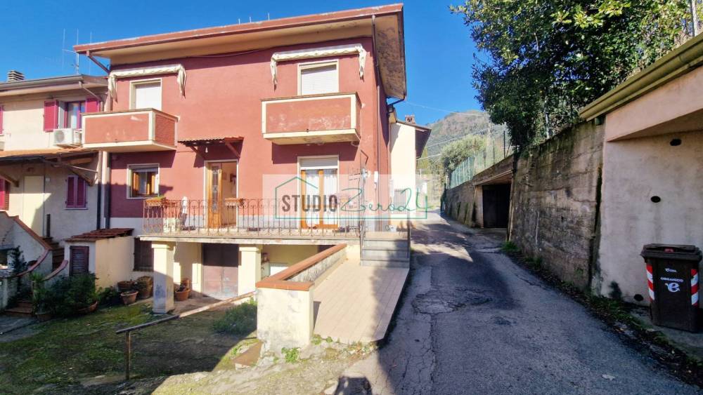 casa indipendente in vendita a Camaiore