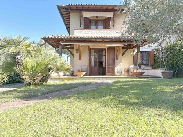 casa indipendente in vendita a Camaiore in zona Lido di Camaiore