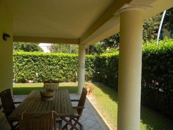 casa indipendente in vendita a Camaiore in zona Lido di Camaiore