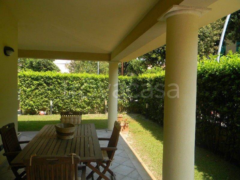 casa indipendente in vendita a Camaiore in zona Lido di Camaiore