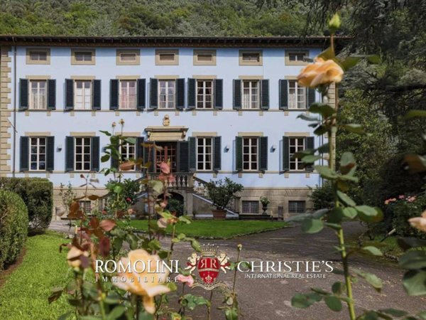 villa in vendita a Camaiore in zona Lido di Camaiore