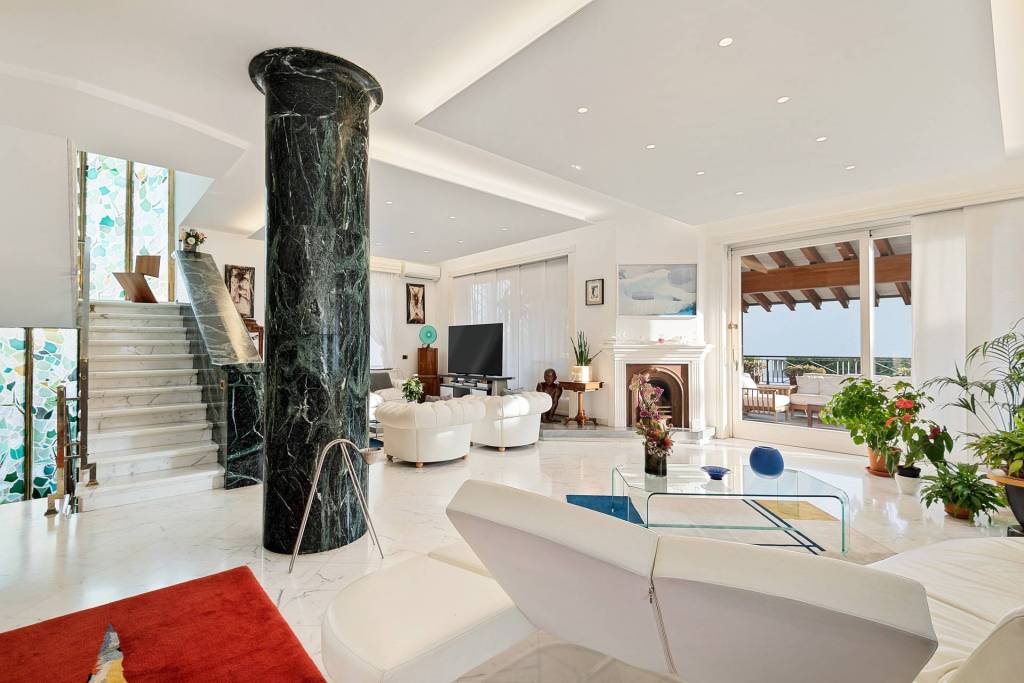 casa indipendente in vendita a Camaiore in zona Lido di Camaiore