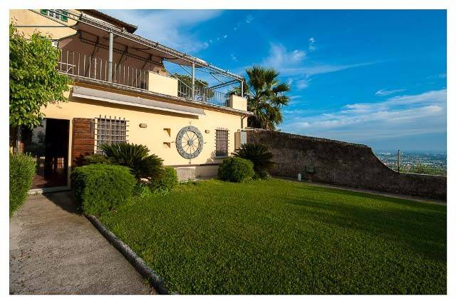casa indipendente in vendita a Camaiore in zona Monteggiori