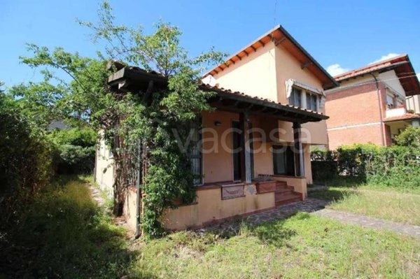 casa indipendente in vendita a Camaiore in zona Lido di Camaiore