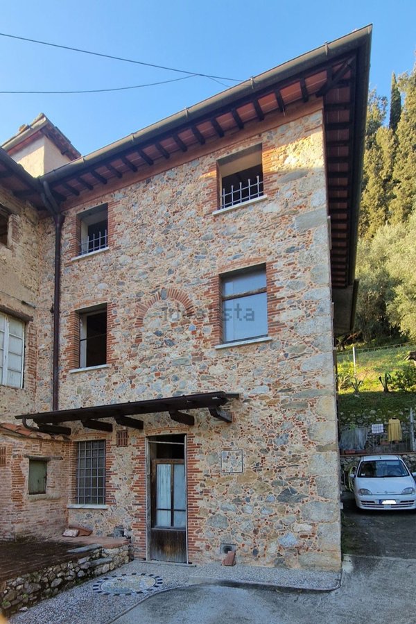 casa indipendente in vendita a Camaiore