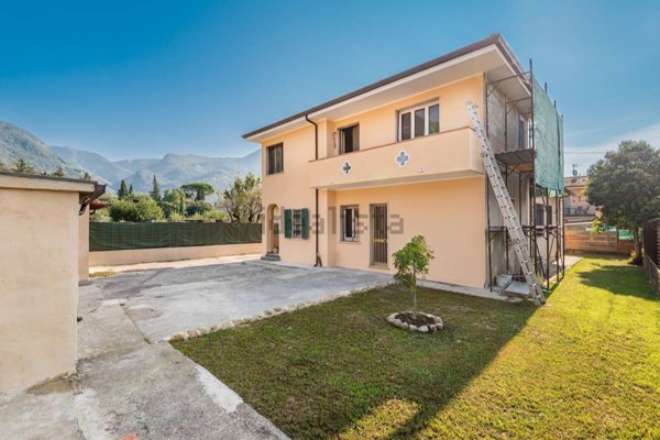 casa indipendente in vendita a Camaiore