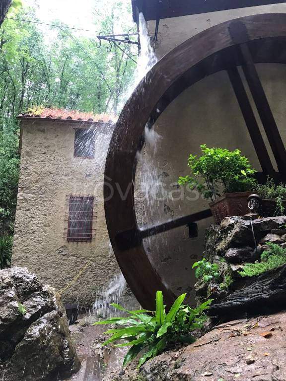 casa indipendente in vendita a Camaiore