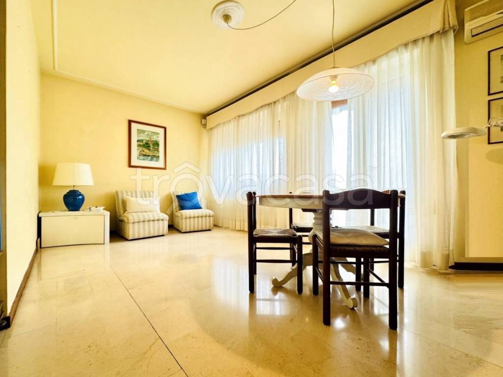 appartamento in vendita a Camaiore in zona Lido di Camaiore