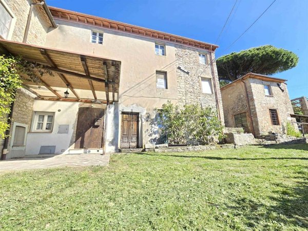 casale in vendita a Camaiore