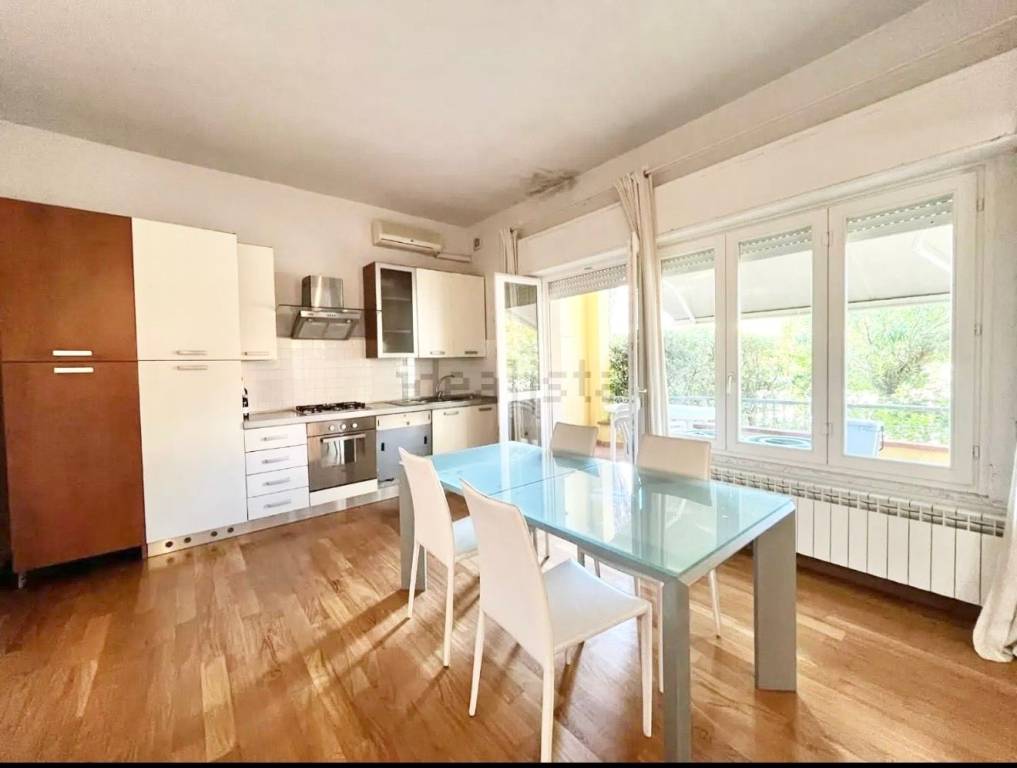 casa indipendente in vendita a Camaiore in zona Lido di Camaiore