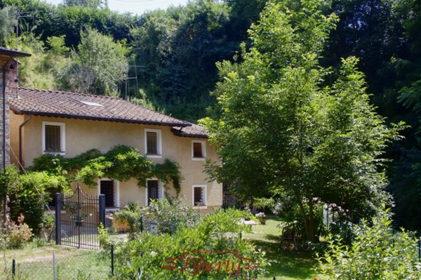 casa indipendente in vendita a Camaiore