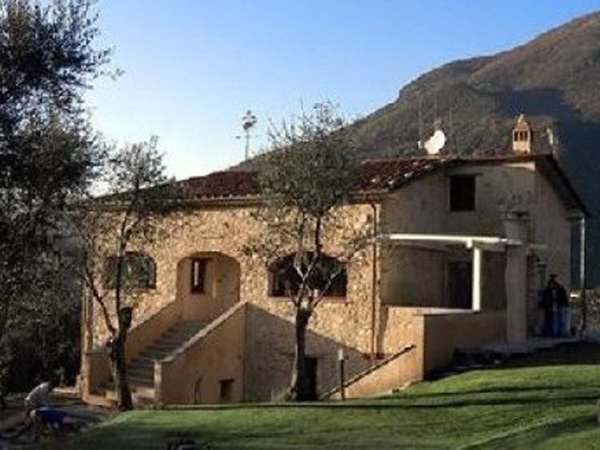 casa indipendente in vendita a Camaiore