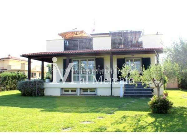 casa indipendente in vendita a Camaiore in zona Capezzano Pianore