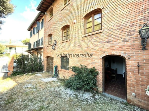 casa indipendente in vendita a Camaiore in zona Capezzano Pianore