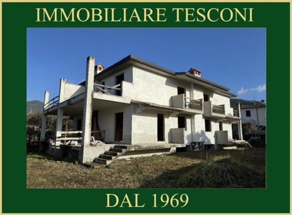 casa indipendente in vendita a Camaiore in zona Capezzano Pianore