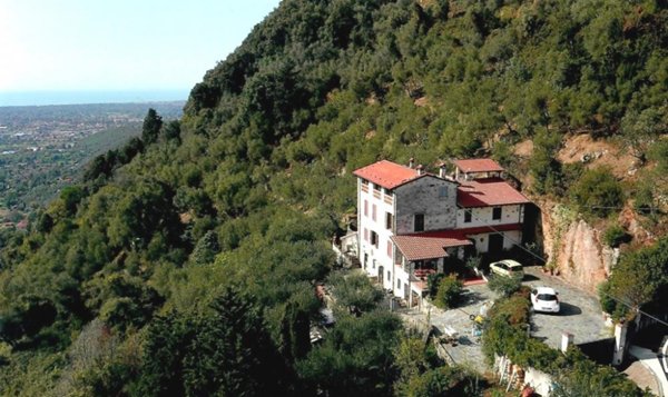 casa indipendente in vendita a Camaiore