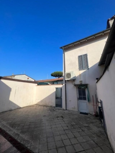 casa indipendente in vendita a Camaiore in zona Lido di Camaiore