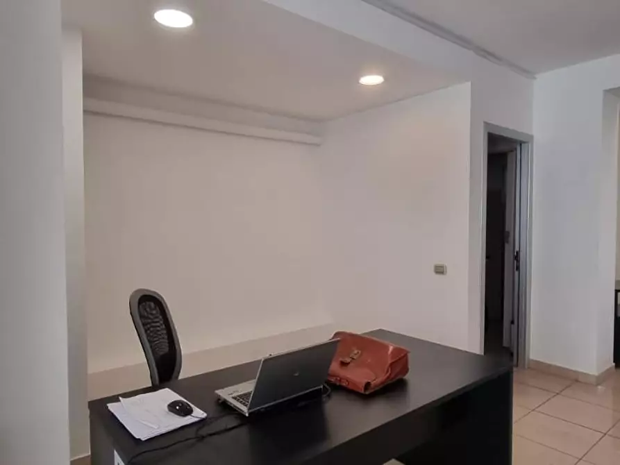 negozio in vendita a Camaiore in zona Lido di Camaiore