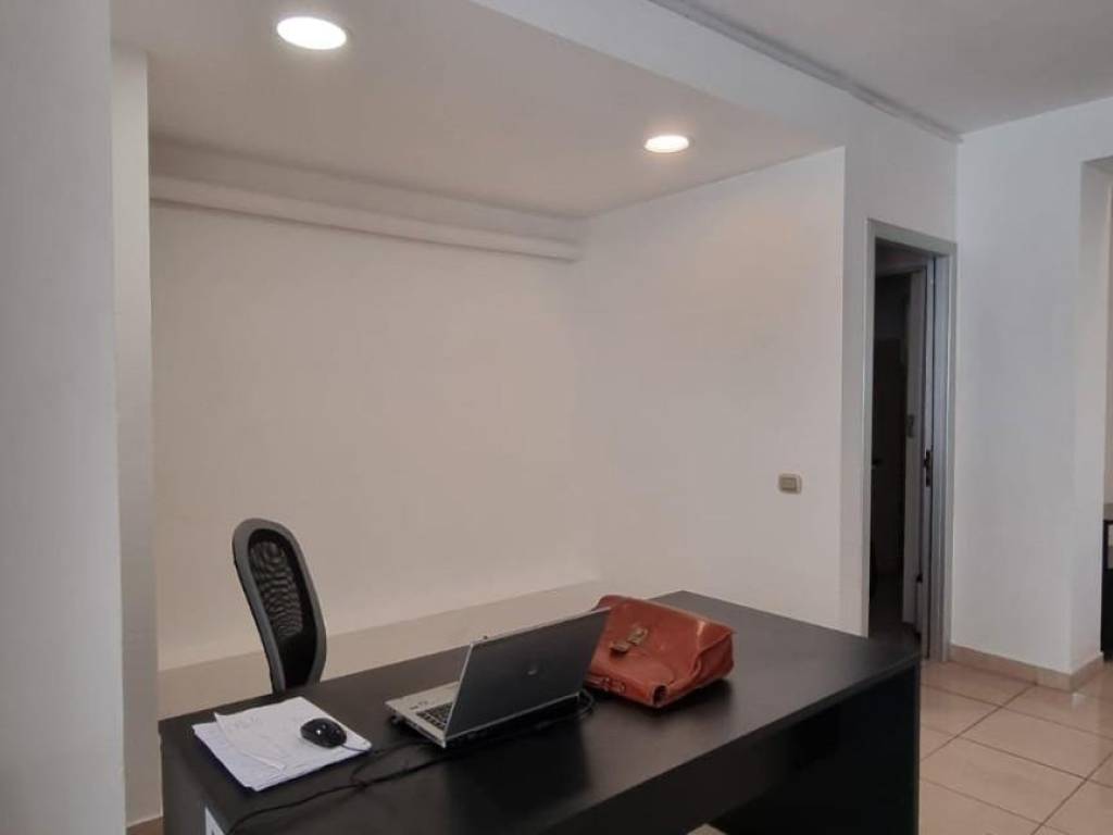 negozio in vendita a Camaiore in zona Lido di Camaiore