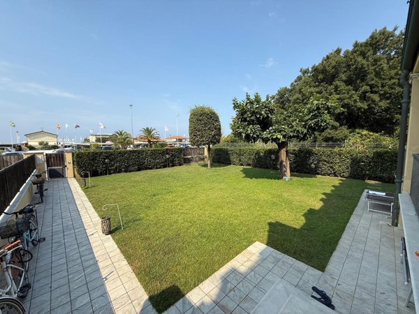 appartamento in vendita a Camaiore in zona Lido di Camaiore