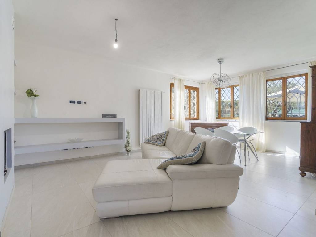 casa indipendente in vendita a Camaiore in zona Lido di Camaiore