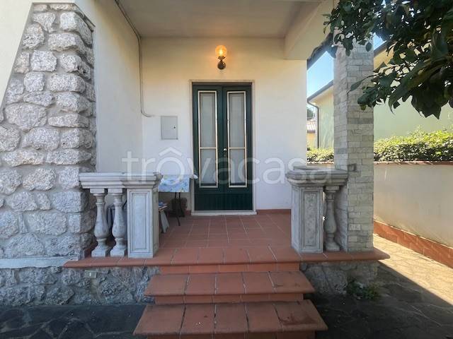 casa indipendente in vendita a Camaiore in zona Lido di Camaiore