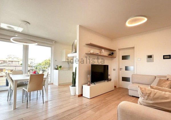 appartamento in vendita a Camaiore in zona Lido di Camaiore