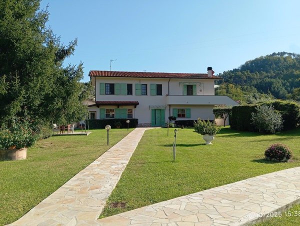 casa indipendente in vendita a Camaiore