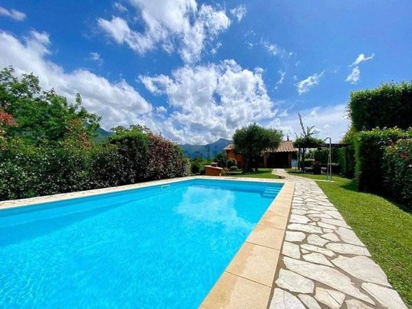 casale in vendita a Camaiore