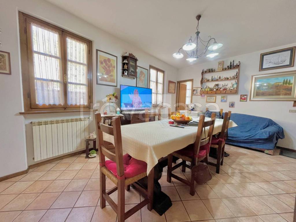 casa indipendente in vendita a Camaiore in zona Lido di Camaiore