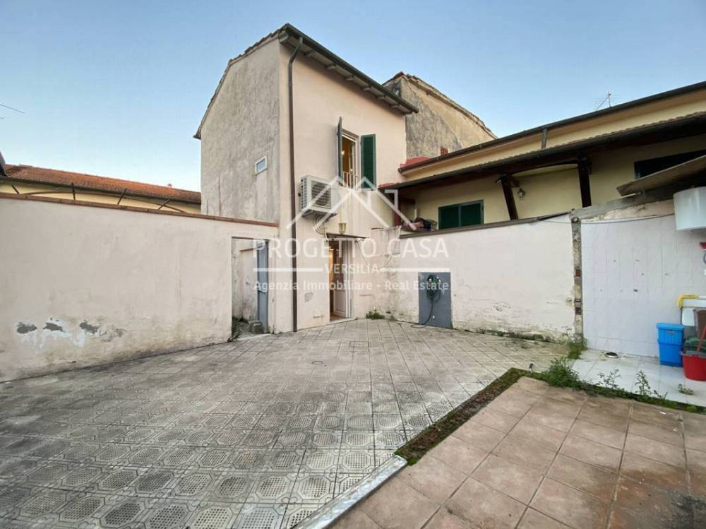 casa indipendente in vendita a Camaiore in zona Lido di Camaiore