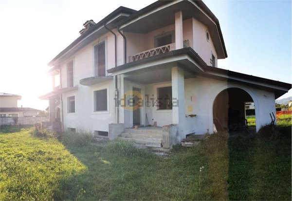 casa indipendente in vendita a Camaiore in zona Capezzano Pianore