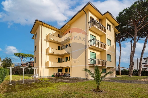 appartamento in vendita a Camaiore in zona Lido di Camaiore